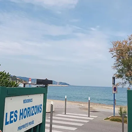 T2 Au Lavandou, Climatisé, à Deux Pas De La - Fr-1-308-158 * Le Lavandou
