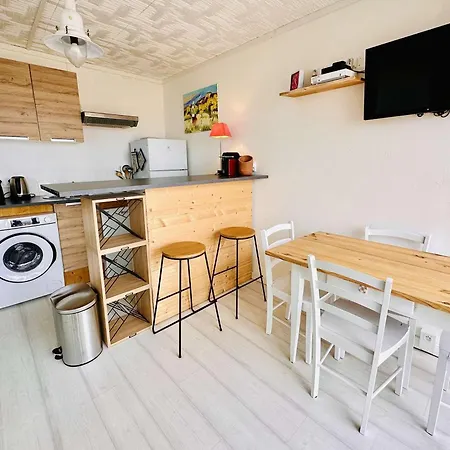 T2 Au Lavandou, Climatisé, à Deux Pas De La - Fr-1-308-158 * Le Lavandou