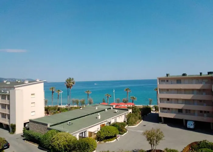 T2 Au Lavandou, Climatise, A Deux Pas De La - Fr-1-308-158 Apartman