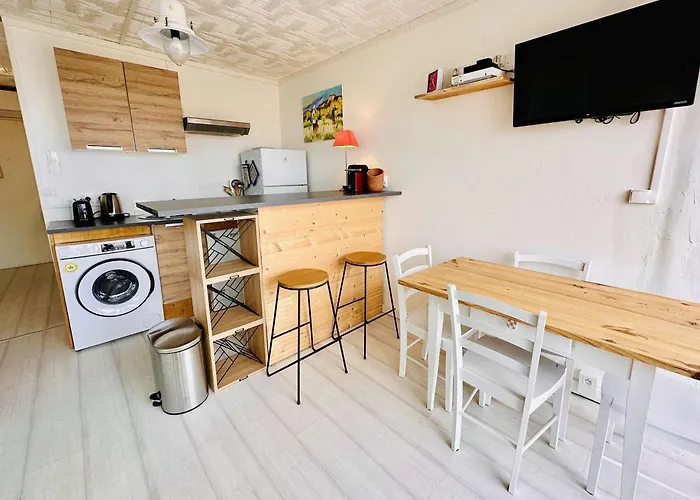 T2 Au Lavandou, Climatise, A Deux Pas De La - Fr-1-308-158 * Le Lavandou